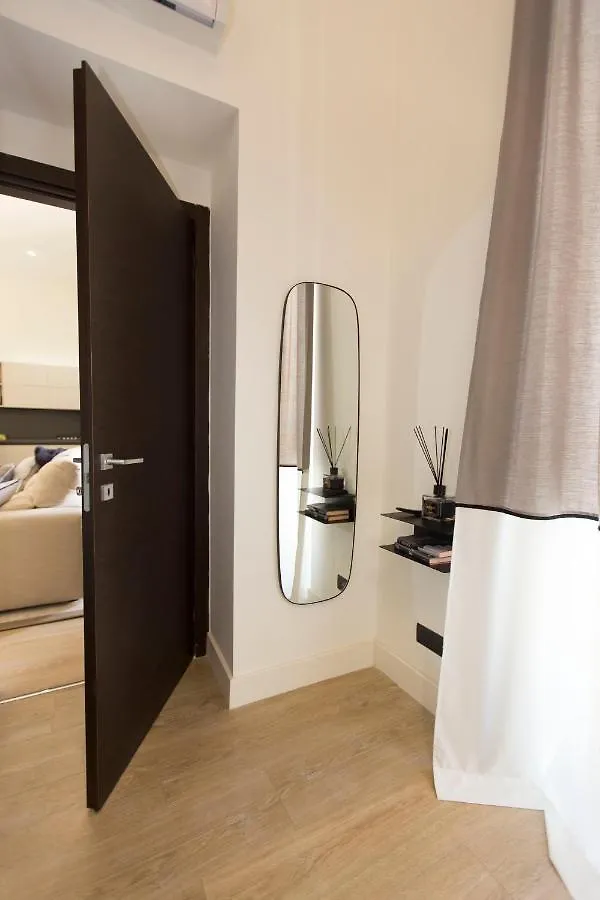 N A P Experience Apartments Неаполь Италия